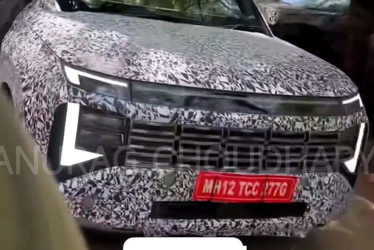 2025 hyundai venue spy shot front