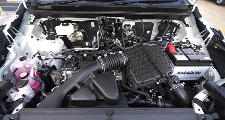 2025 toyota innova hycross exclusive edition engine