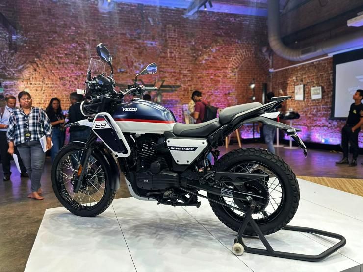 2025 yezdi adventure rear