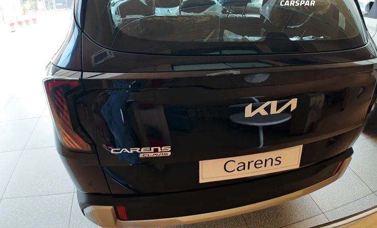 carens clavis rear