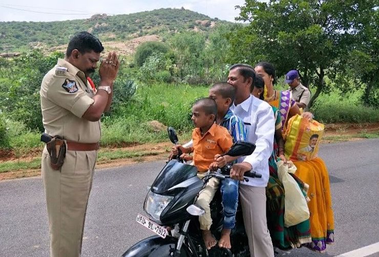 cop begs two wheeler rider to not overload