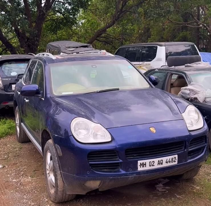 ex-hrithik roshan cayenne 