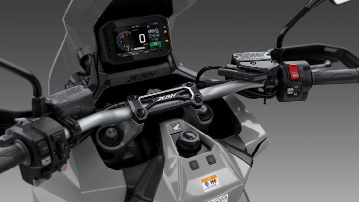 honda x-adv 750 adventure scooter tft display