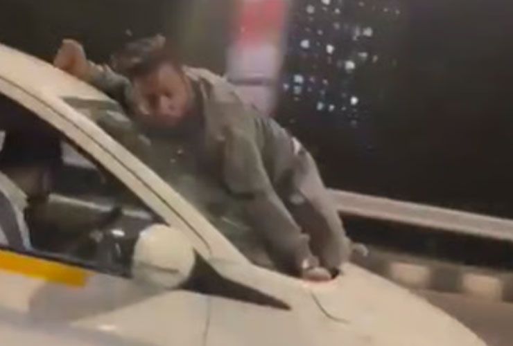 man clings on maruti ertiga bonnet mumbai
