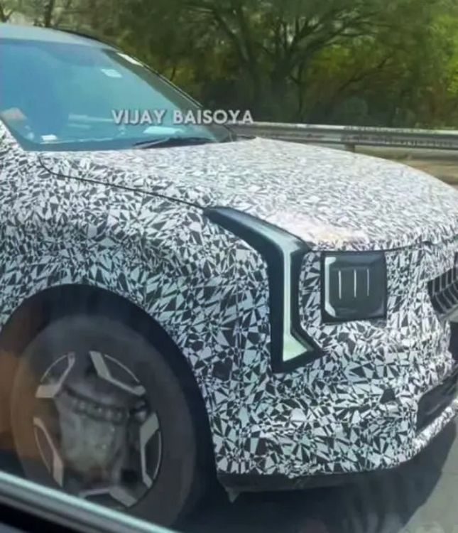 2026 Kia seltos spy shot front