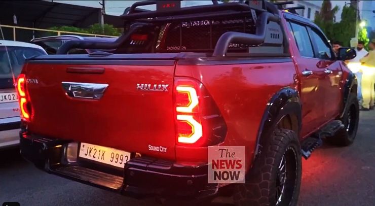 toyota-hilux-modified-seized