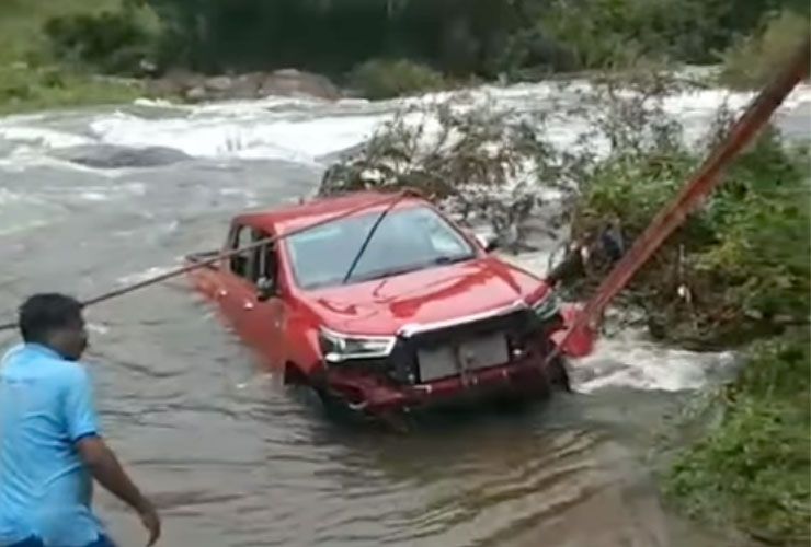 toyota hilux-off-roading