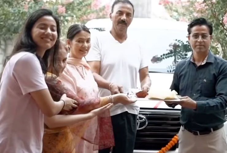 toyota innova crysta disha patani