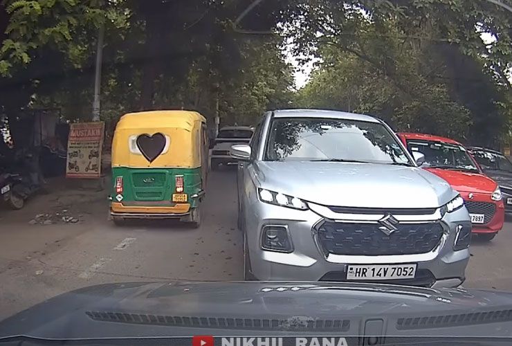traffic rule violation in delhi