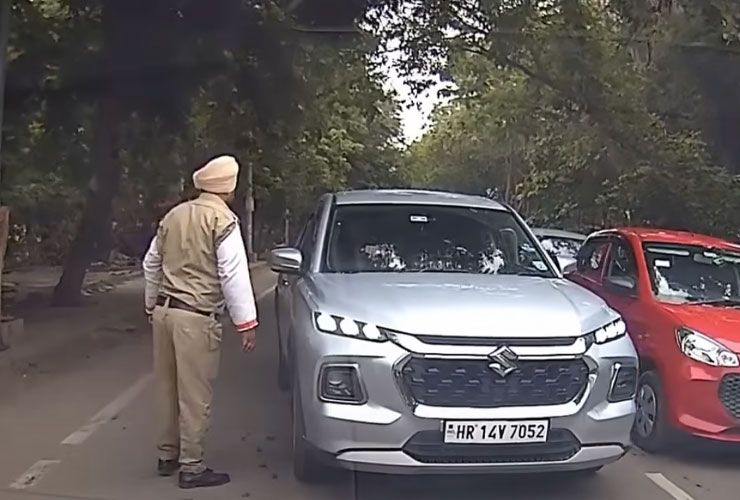 traffic rule violation in delhi