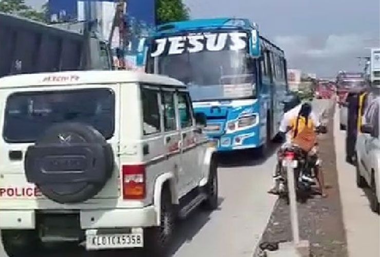 wrong side driving bus kerala