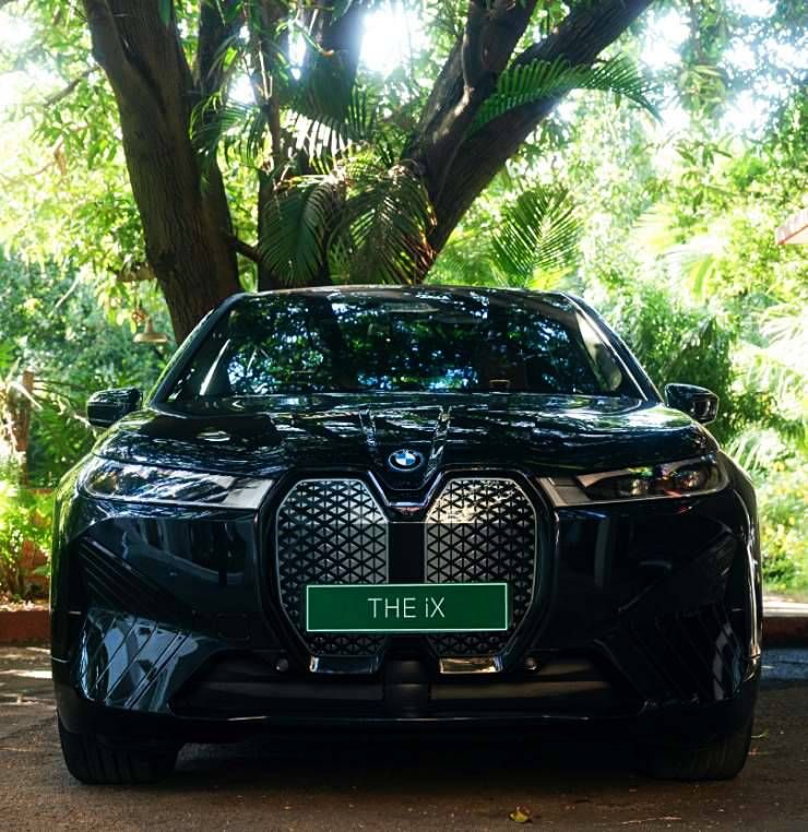 dia mirza bmw ix