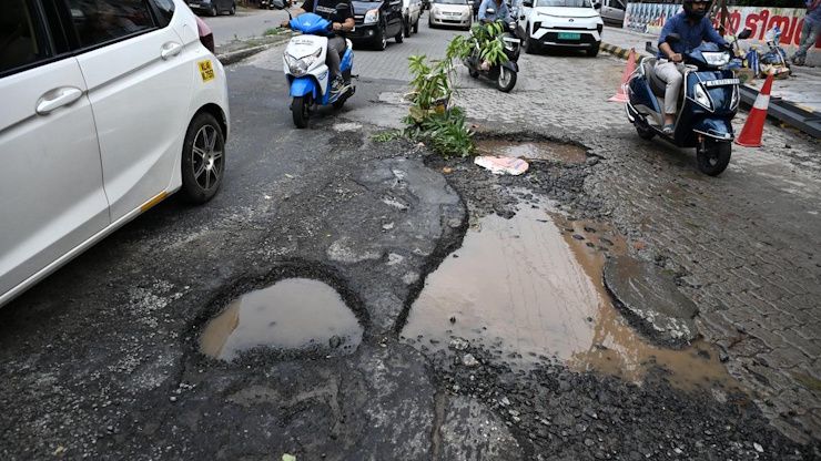 potholed roads kochi