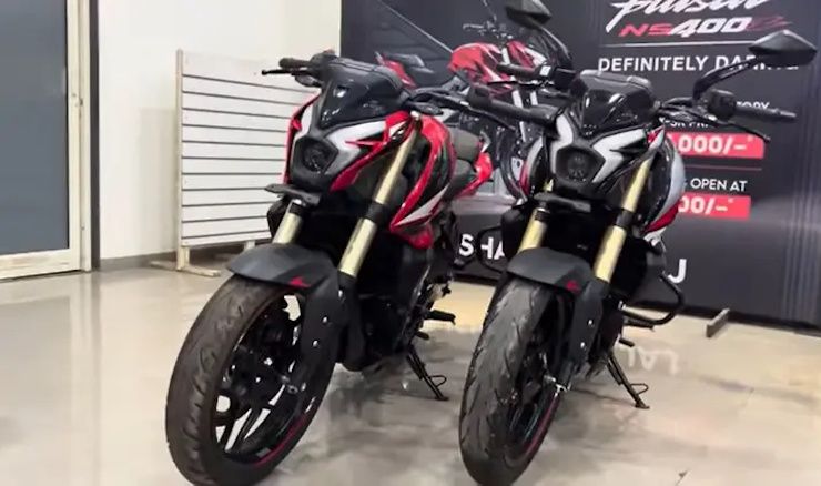 2025 bajaj pulsar ns 400z at showroom