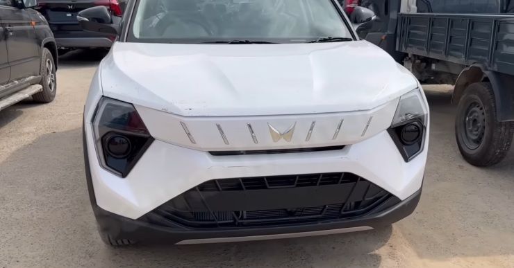 2025 mahindra xuv 3xo revx edition front