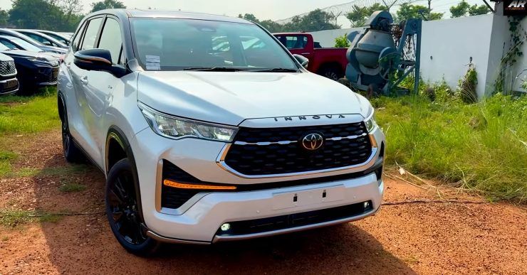 2025 toyota innova hycross exclusive edition front