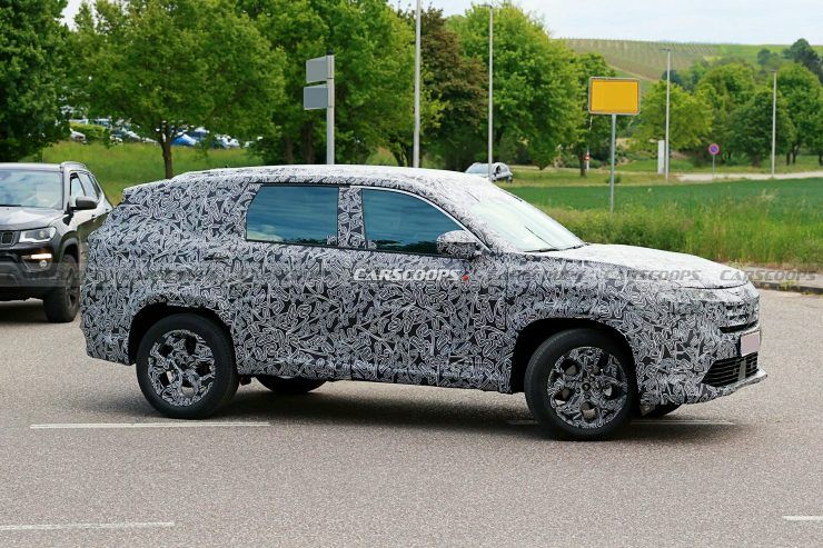 2026 Renault boreal test mule side