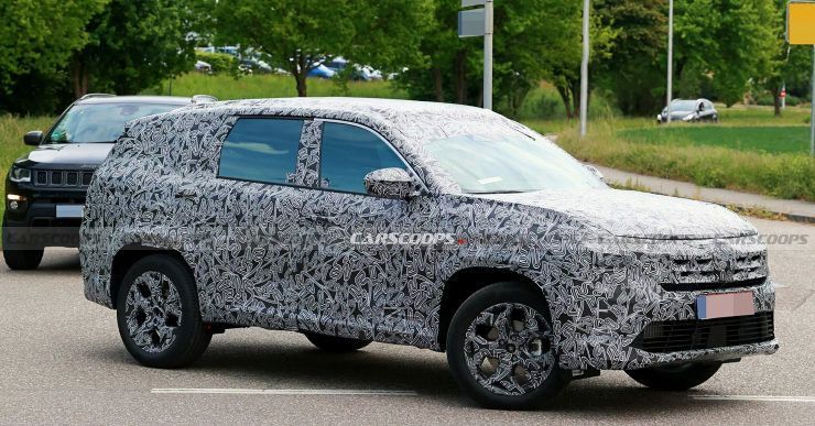 2026 Renault boreal test mule side