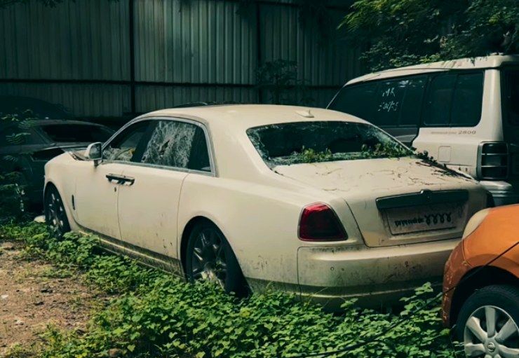 abandoned rolls royce ghost rear