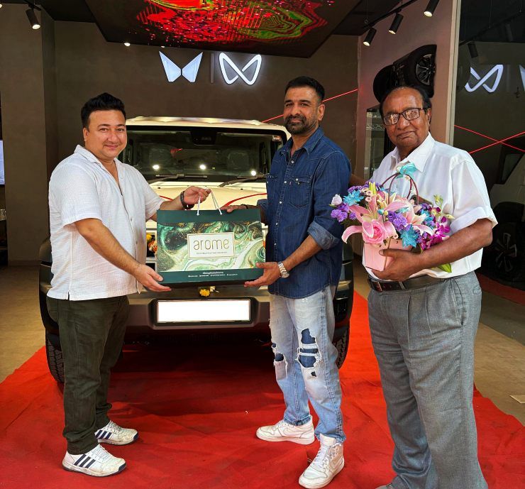 actor eijaz khan mahindra thar roxx