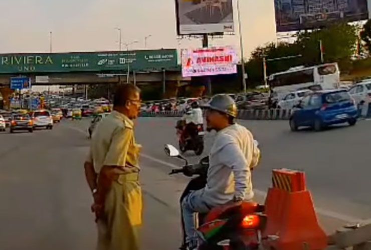 aprilia rider slaps traffic police bangalore