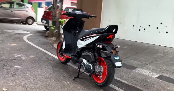 aprilia sr 175 rear