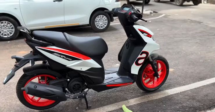 aprilia sr 175 right