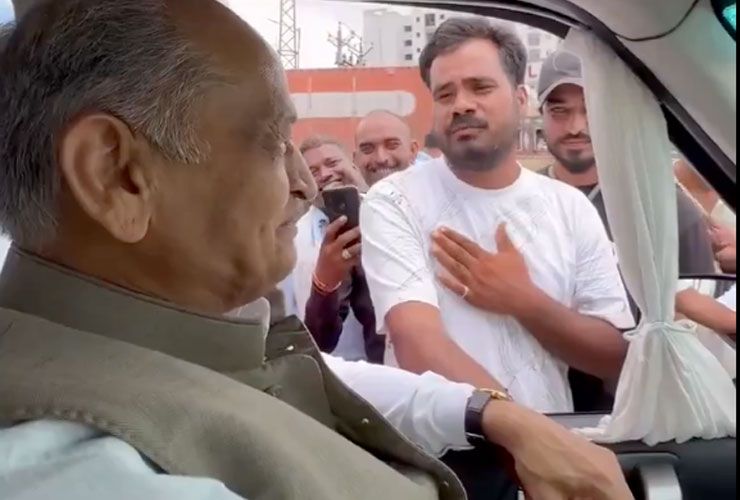 ashok gehlot land rover defender