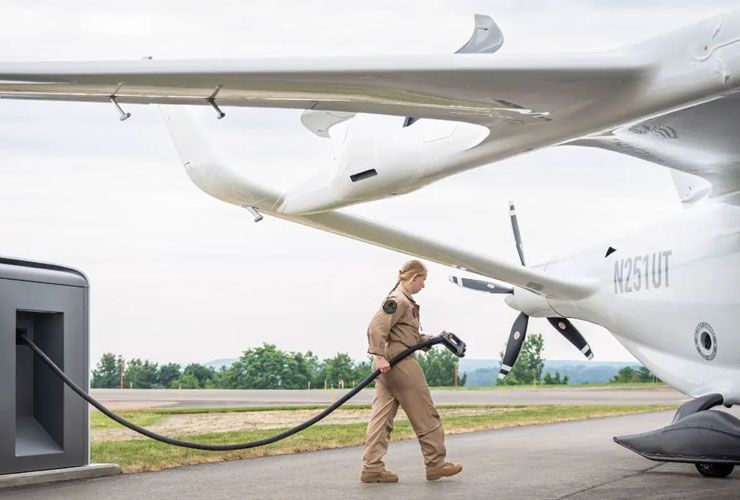 charging electric aircraft