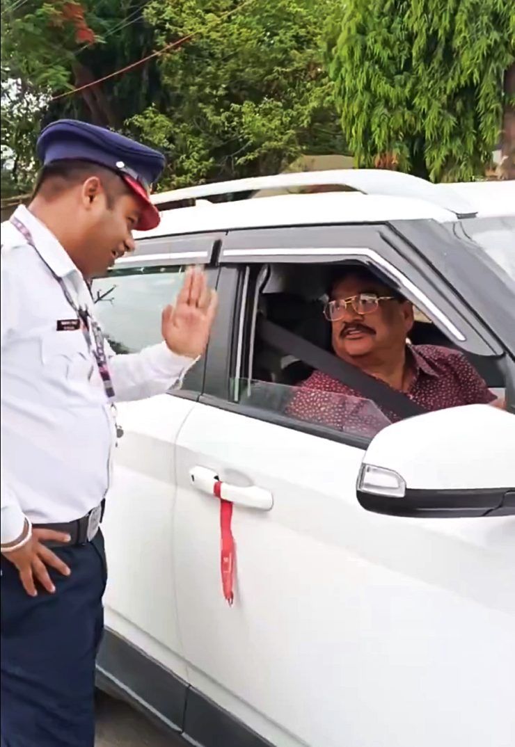 cops calmly explains about sunroof