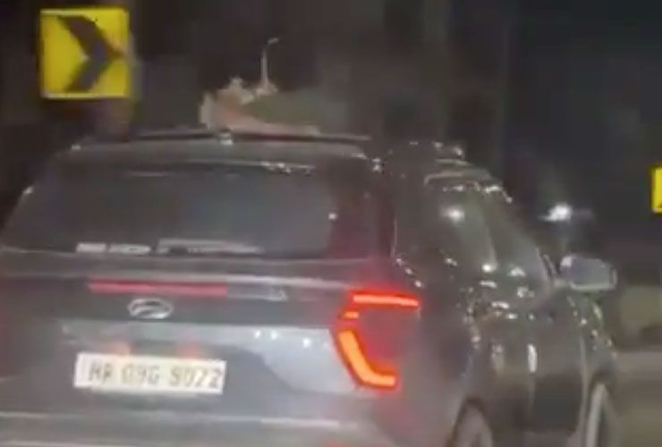 couple kissing on hyundai creta