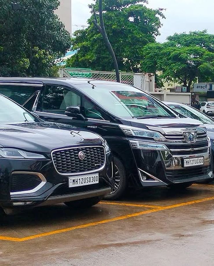 f-pace-vellfire-1.jpg