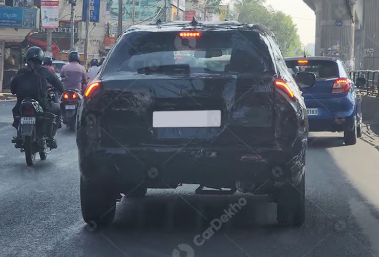 Hyryder 7-seat spy shot
