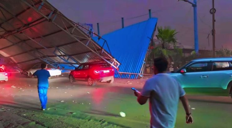 innova range rover under shed 
