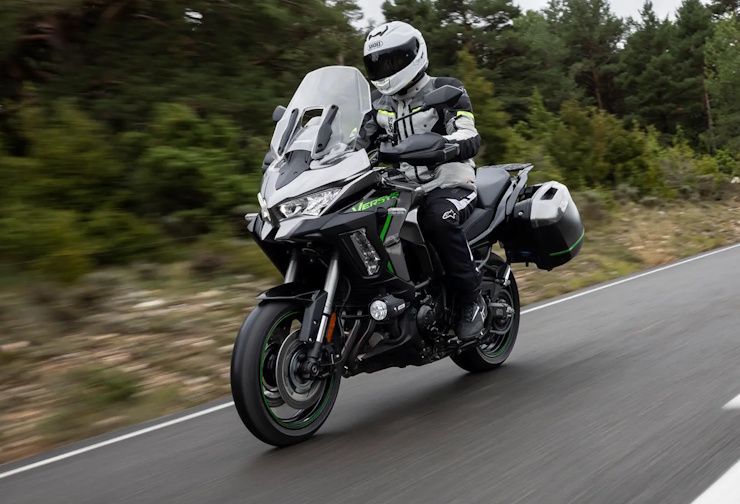 kawasaki versys 1100 adventure tourer