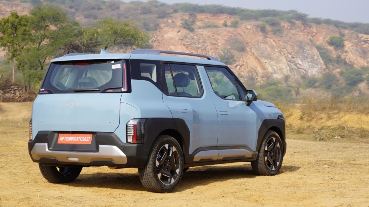 kia syros rear 3 quarters