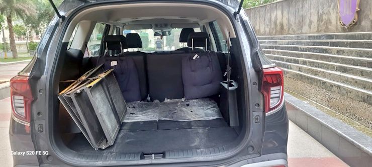 Kia Carens boot