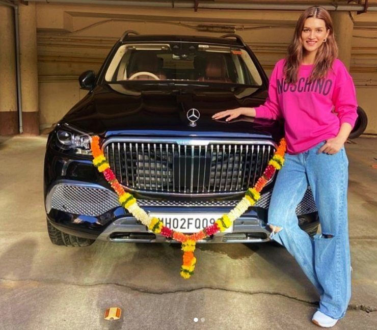kriti sanon mercedes maybach 