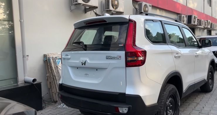 mahindra scorpio-n z4 at rear