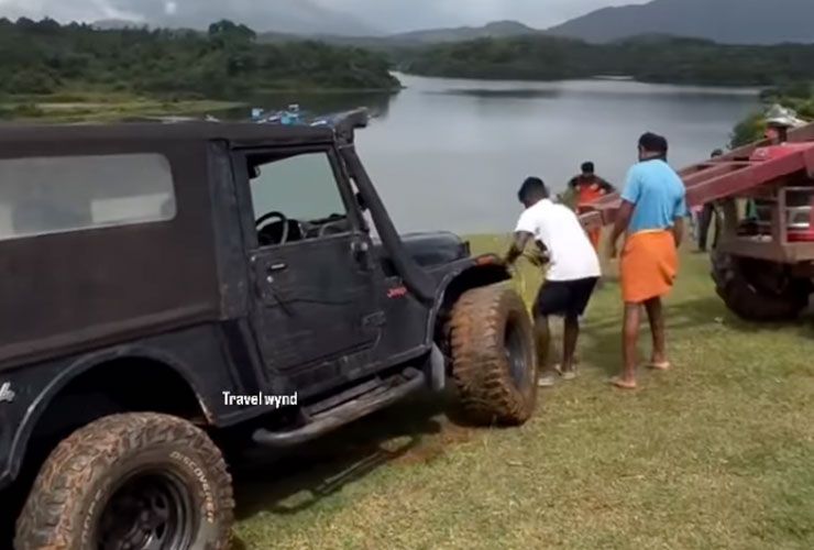 mahindra thar falls into dam wayanad