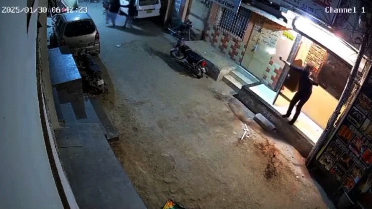 man fires at bike thieves