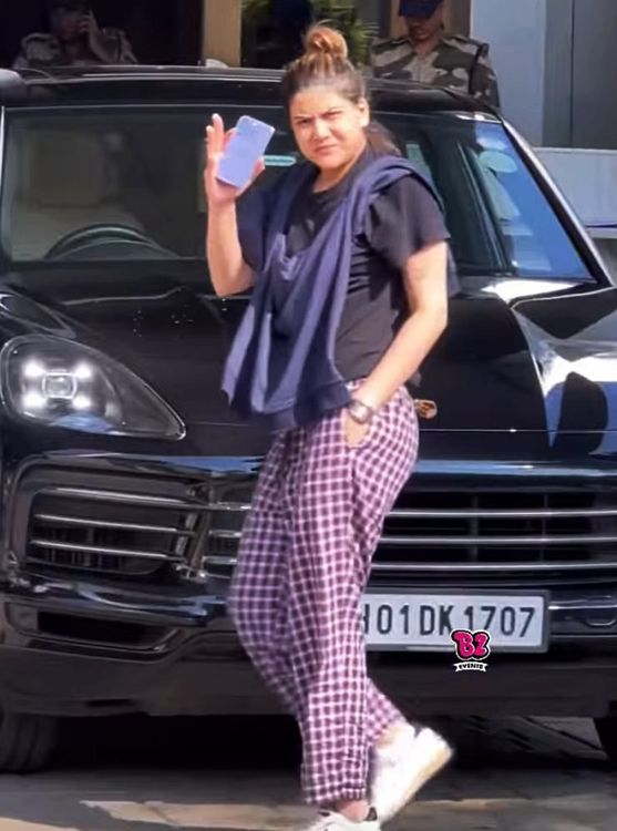 ananya birla porsche cayenne