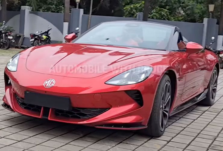 mg cyberster with roof down