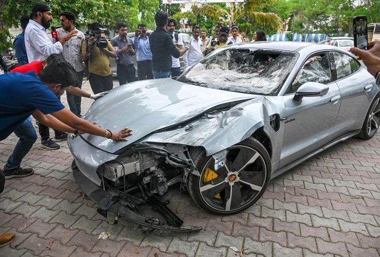 porsche taycan crash pune