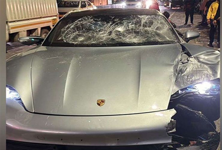 pune porsche taycan crash 