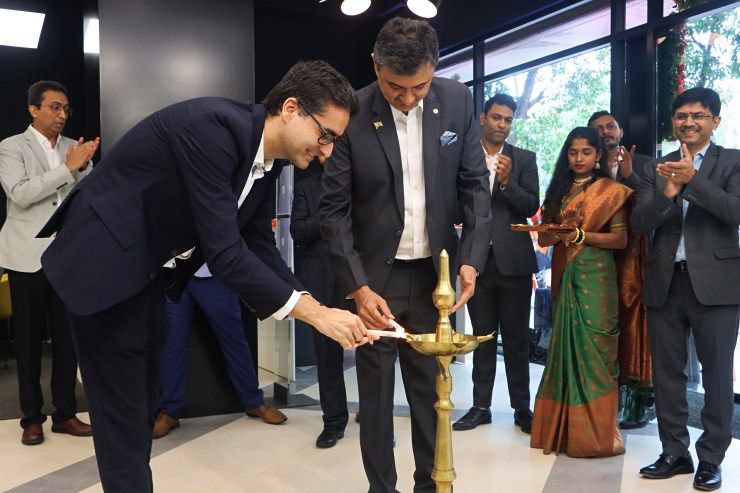 renault r store mumbai inaugration