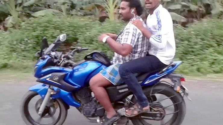 riding bike without holding handlebars india