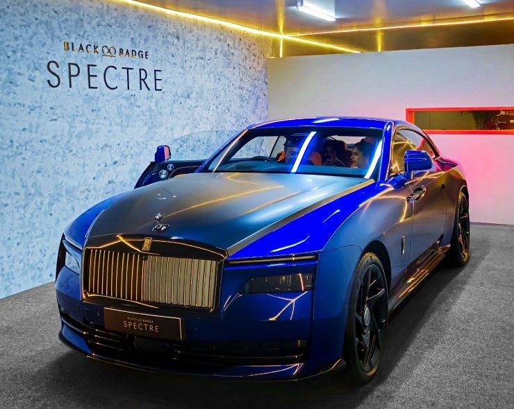 Rolls Royce Spectre Black Badge side