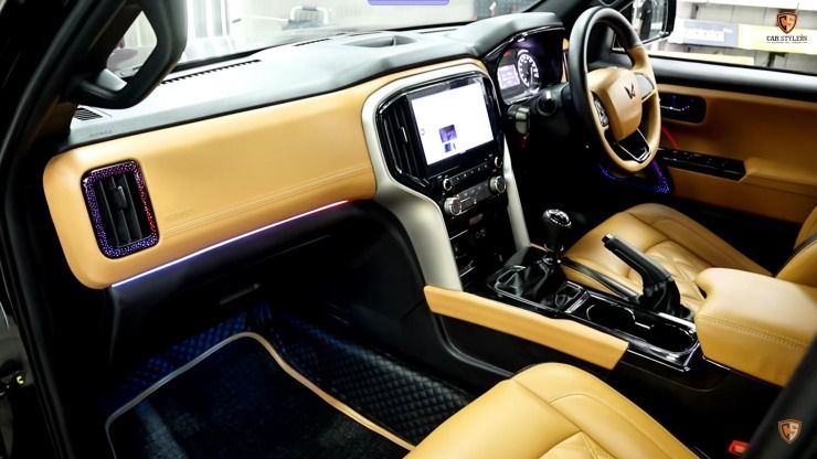 scorpio-n-mod-interior