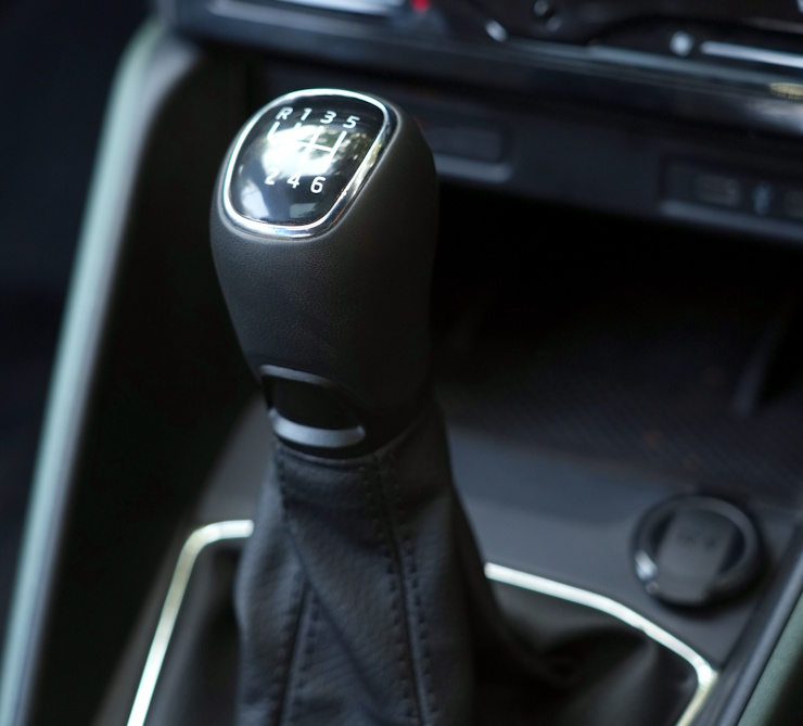 skoda kylaq manual gear shifter